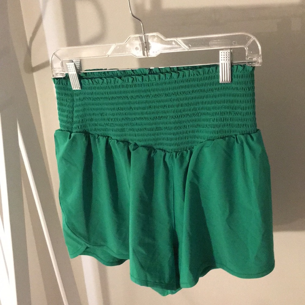 American Eagle Aerie Shorts size Large in Green